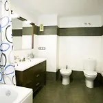 1 شقة *